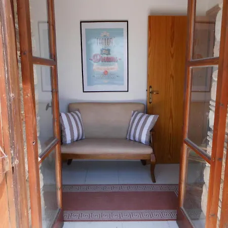 Δωμάτια σε οικογενειακή κατοικία Evtihia - Mikri :-) A Holiday Pod For Two *